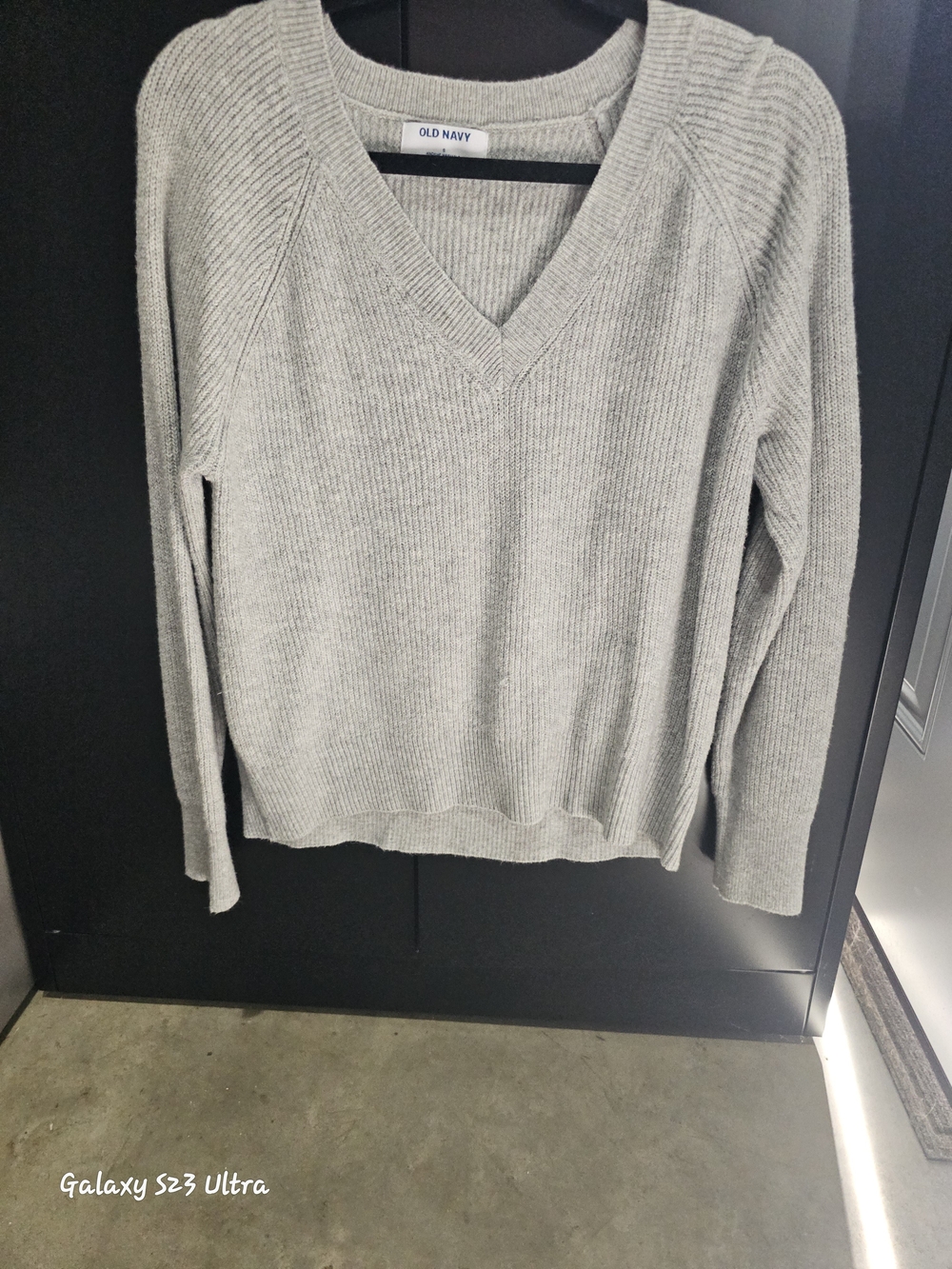 Old Navy Light Gray V-Neck Ribbed Pullover Sweater